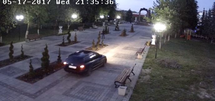 У Долині обурені через “чотириколісного монстра”, який руйнує пішохідну алею (ВІДЕО)