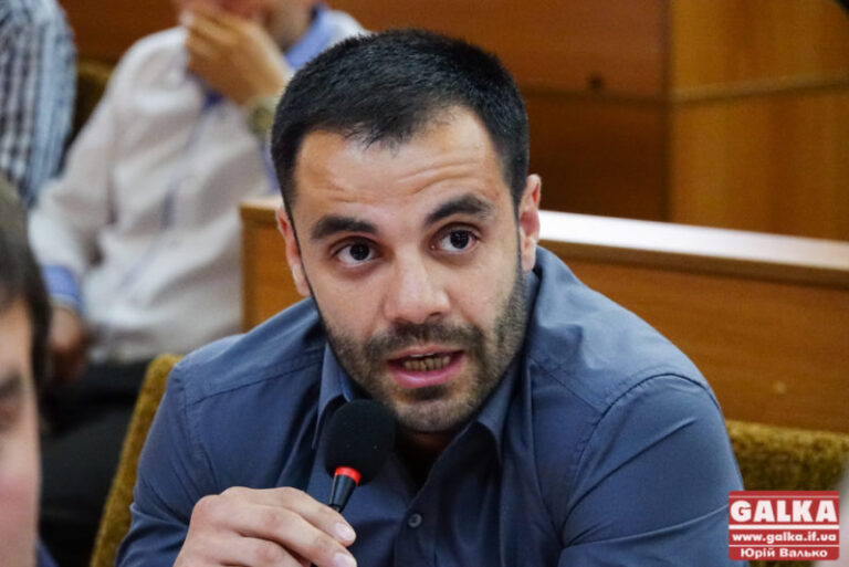 Мені по фіг, що це нардеп: Волгін обіцяє перекрити центральну вулицю через забудову біля озера