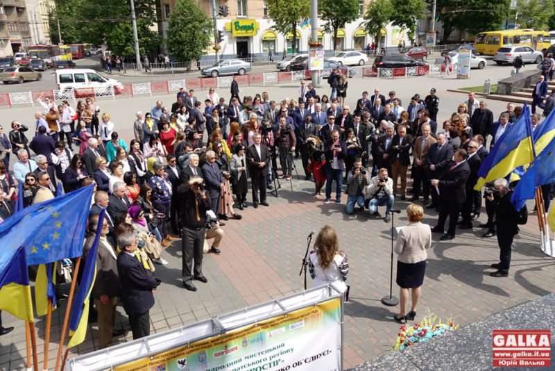 “Франко об’єднує”: твори Каменяра читали Олег Скрипка, міністерка освіти, політики і посли (ФОТО)