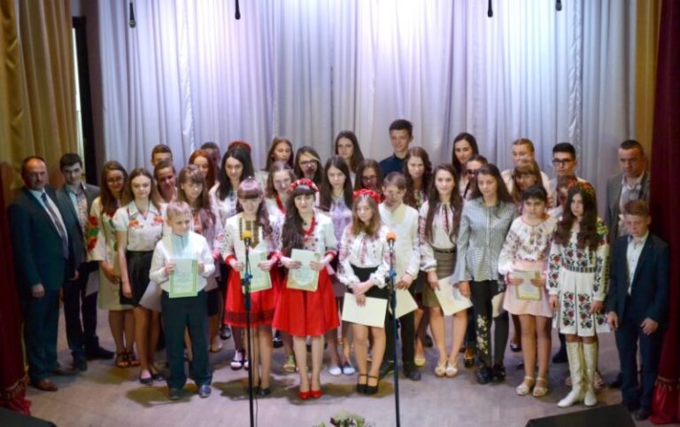 Обдарованих прикарпатських дітей відзначили грошовими нагородами (ФОТО)