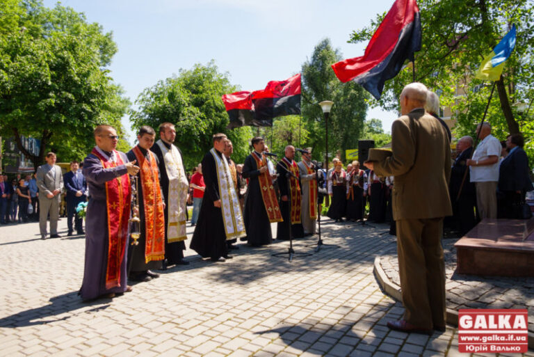 Франківці вшанували героїв урочистим віче (ФОТО)