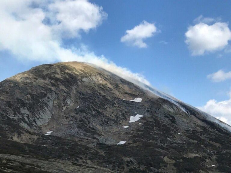 На Говерлі виникла масштабна пожежа (ФОТО, ВІДЕО)