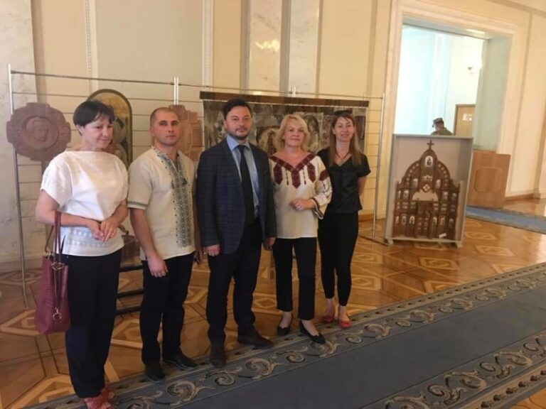 Косівський інститут мистецтв презентував цікаві роботи у Верховній Раді (ФОТО)