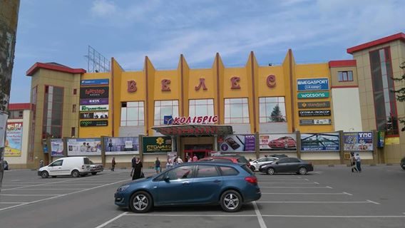 У франківському супермаркеті ховали касира, який продав алкоголь неповнолітньому