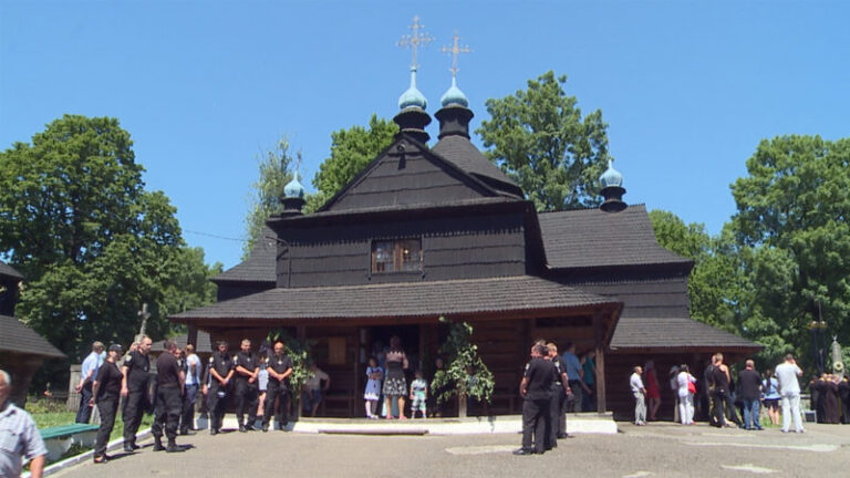 Церковний конфлікт у Коломиї. Місцевим активістам погрожують невідомі молодики (ВІДЕО)