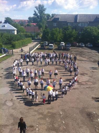 Флешмоб «Дитина під парасолькою» провели у Коломиї (ФОТОФАКТ)