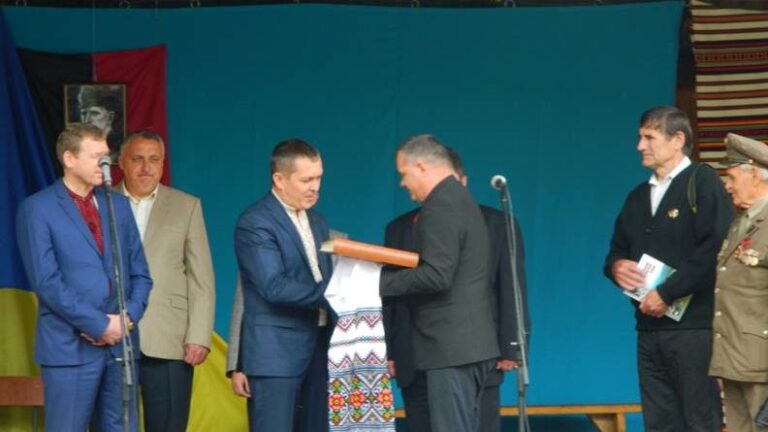 Прикарпаттям мандрує альбом, де вписано цікаві епізоди повстанської боротьби