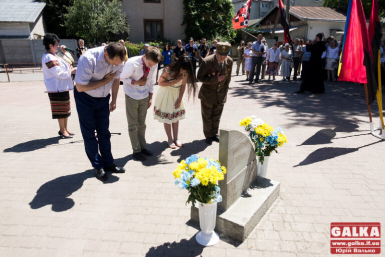 У Франківську урочисто заклали камінь під будівництво пам’ятника Роману Шухевичу (ФОТО)
