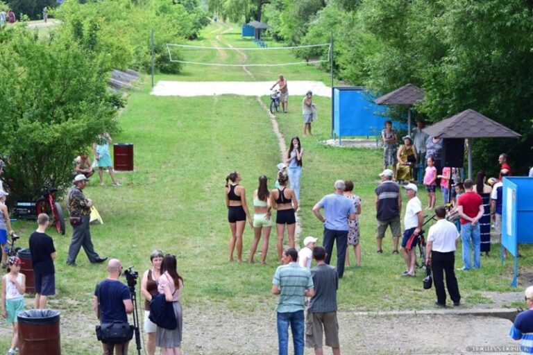 На Бистриці відкрили пляжну зону (ФОТО)