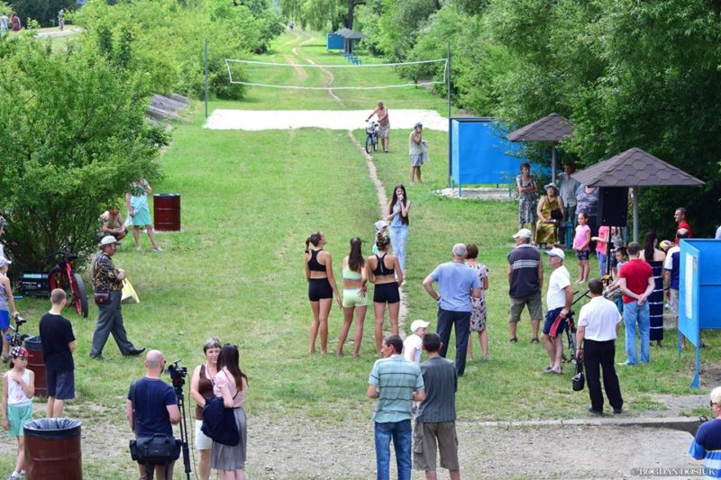 На Бистриці відкрили пляжну зону (ФОТО)
