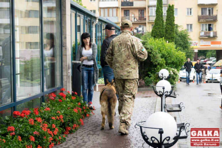У Франківську знову “замінування” – аеропорту та готелю в центрі міста