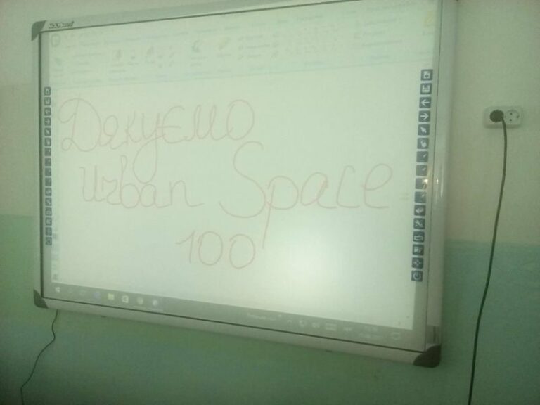 Для франківської школи Urban Space 100 придбав інтерактивну дошку