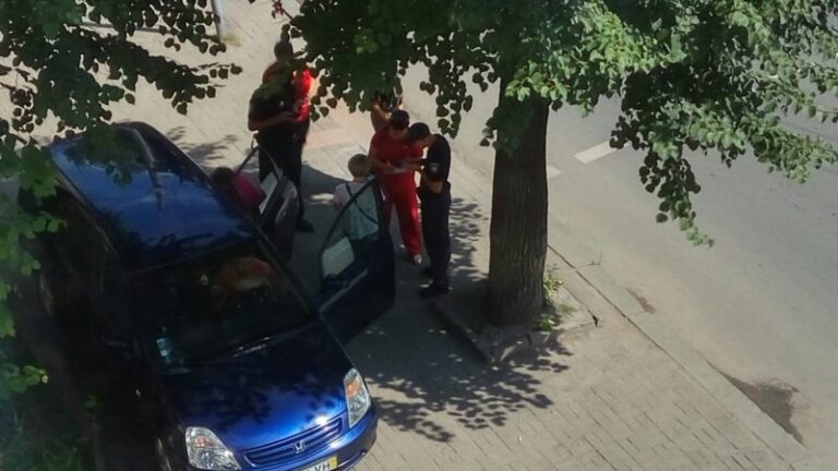 На Василіянок сталася бійка на дорозі, буковинцю розбили лице
