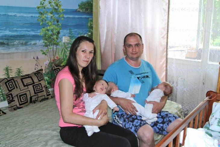 Сім’ї з Калуша, яка виховує трійню, виділять допомогу з міського бюджету