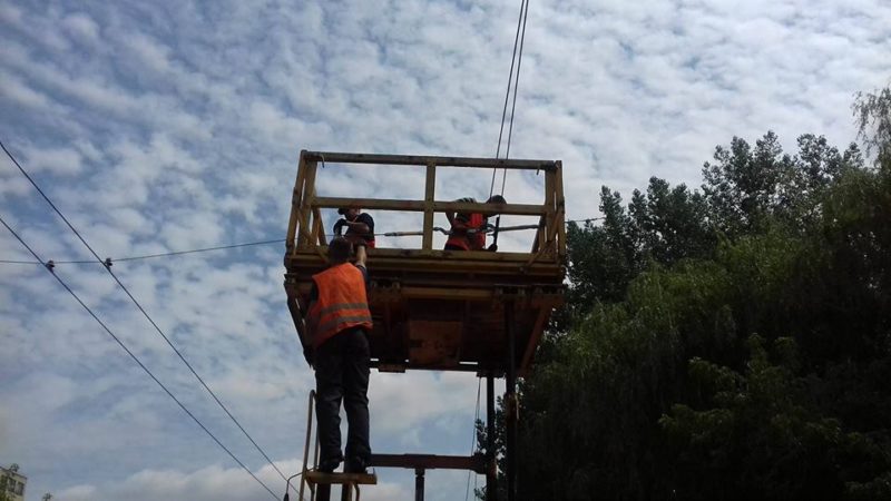 У Ямниці перенесли контактну тролейбусну мережу (ФОТО)