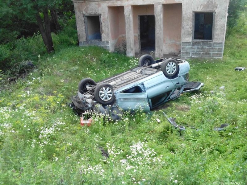 На Прикарпатті перевернулася автівка (ФОТО)