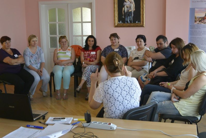 У франківському Карітасі навчали, як бути хорошими батьками (ФОТО)