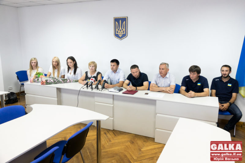 В області привітали переможниць міжнародних змагань з баскетболу та боротьби (ФОТО)