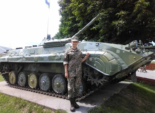 18-річна гуцулка уклала контракт із ЗСУ (ФОТОФАКТ)