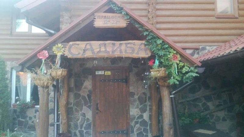 У Калуші злодій при втечі кидав у поліціянтів пляшки з елітними напоями (ФОТО)