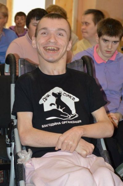 Вихованцеві Залучанського дитбудинку бгагодійники придбали сучасний телефон (ФОТОФАКТ)