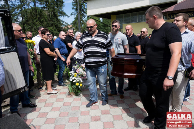 У Франківську попрощались з Романом Матіяшем, лідером гурту Фантом-2 (ФОТО)