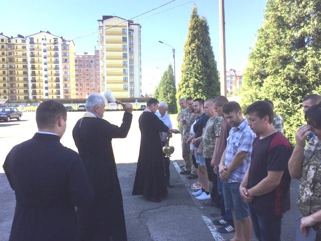 До Миколаєва з Прикарпаття відправили 19 резервістів (ФОТО)