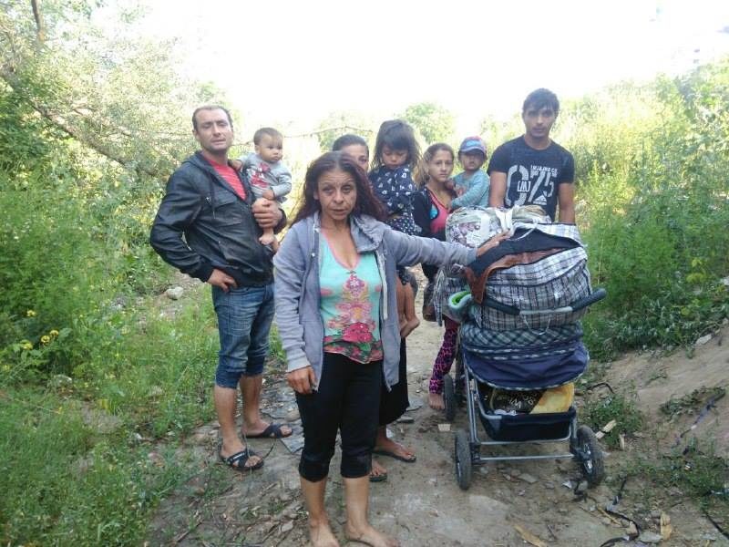 Франківські патрульні розбороняли бійку між ромками у таборі (ФОТОФАКТ)