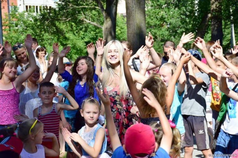 У сквері “Первоцвіт” провели свято української родини (ФОТО)