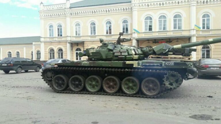 Танки, кулемети та інша зброя. В Коломиї бійці “десятки” показали охочим, чим захищають Україну (ВІДЕО)