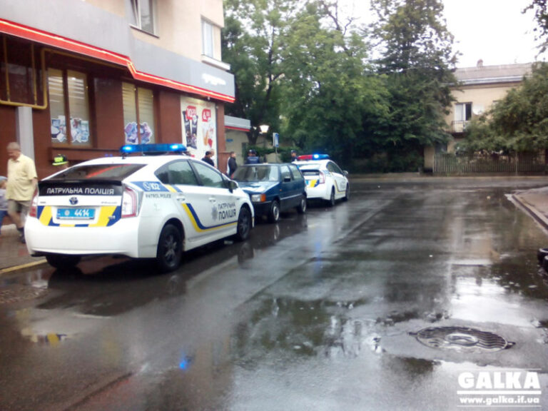 Вибухотехніки підірвали пустий футляр від саксофону (ФОТО)