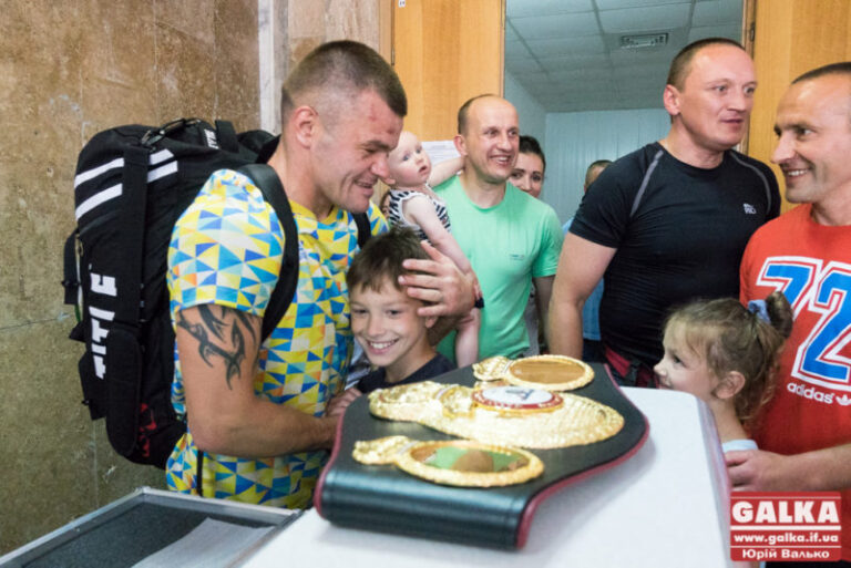 “Львович – чемпіон”. У Франківську урочисто зустріли боксера-володаря інтернаціонального поясу (ФОТО)