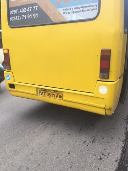 Франківка скаржиться на водія, через якого її дитина ледь не випала з маршрутки