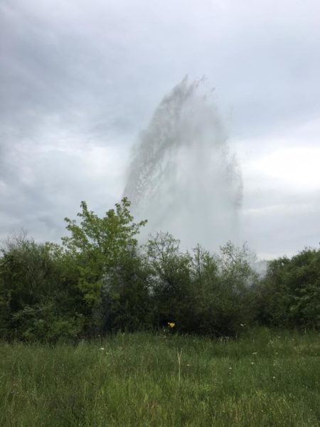 У Чернієві прорвало трубу водогону