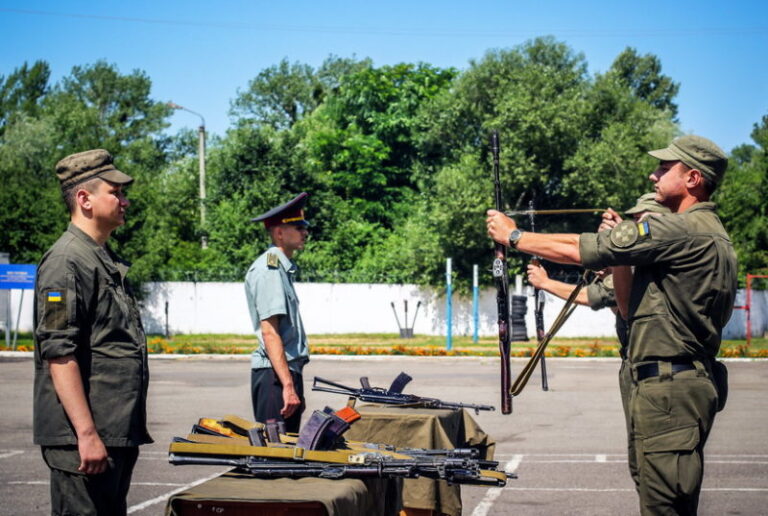 У Франківську молодим гвардійцям урочисто вручили зброю (ФОТО)
