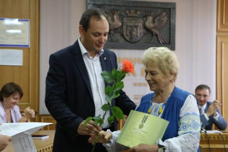 Майже 50 тисяч гривень з міського бюджету піде на грамоти від мера