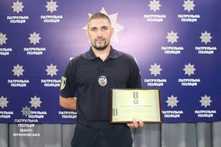 Франківський патрульний, котрий пройшов АТО, отримав нагороду від президента (ФОТО)