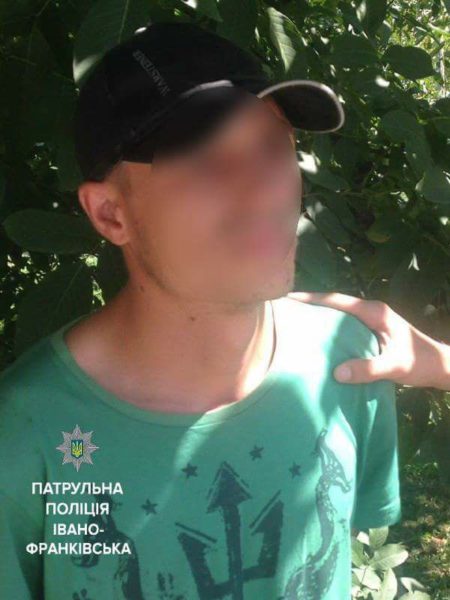 На Вовчинецькій патрульні затримали підозрюваного у грабежі, який перебував у розшуку