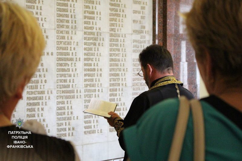 У Франківську вшанували загиблих поліціянтів (ФОТО)