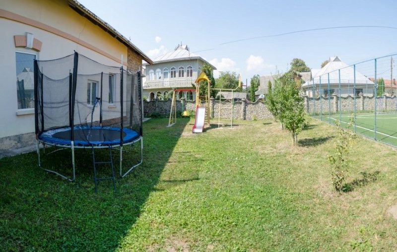 Біля прикарпатського сиротинця облаштували дитмайданчик (ФОТО)