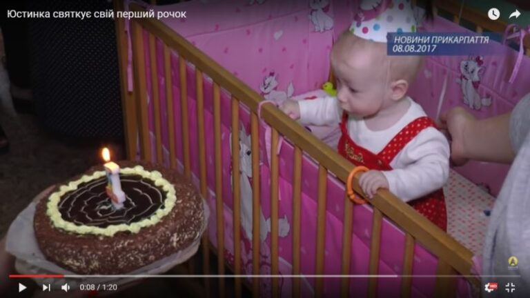Свій перший день народження відсвяткувала прикарпатка, яку покинула мама (ВІДЕО)