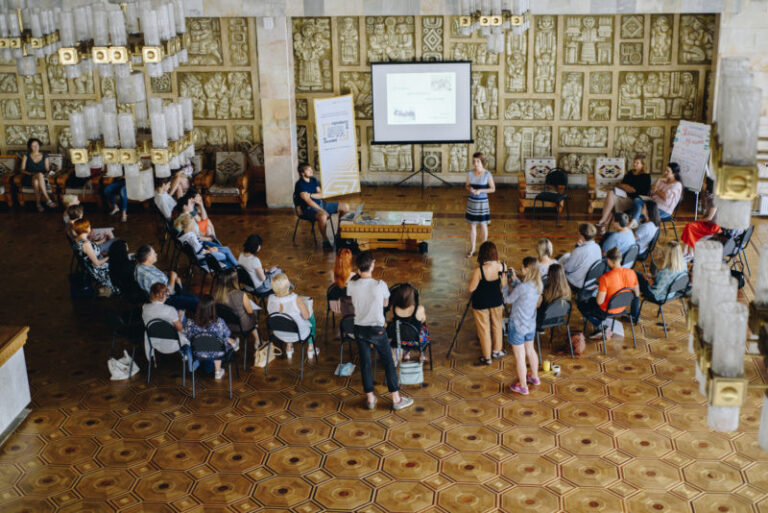 У Франківську навчали боротися зі стереотипами та розпізнавати мову ворожнечі