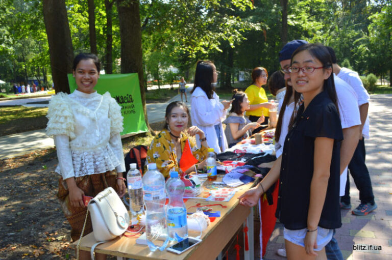 Фестиваль культур “Global Village” проходить в Івано-Франківську (ФОТО)