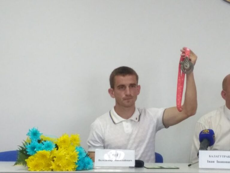 Призеру Дефлімпіади-2017 з Прикарпаття вручили нагороду “За заслуги перед прикарпатським футболом”