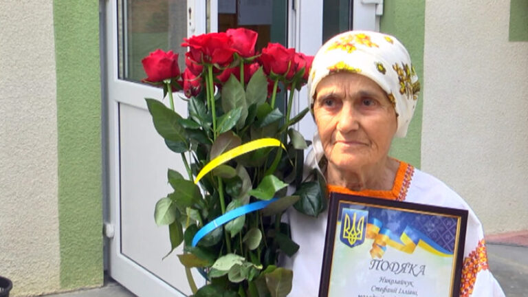 80-річна прикарпатка здолала онконедугу і працює молодшою медичною сестрою (ВІДЕО)