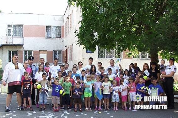 Франківський богатир творив свято у Центрі соціально-психологічної реабілітації дітей (ФОТО)
