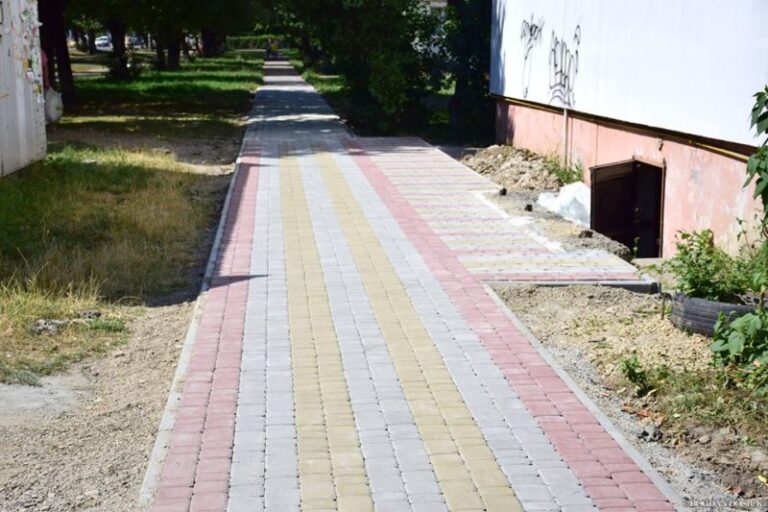 Ще два франківські двори отримають нове життя (ФОТО)