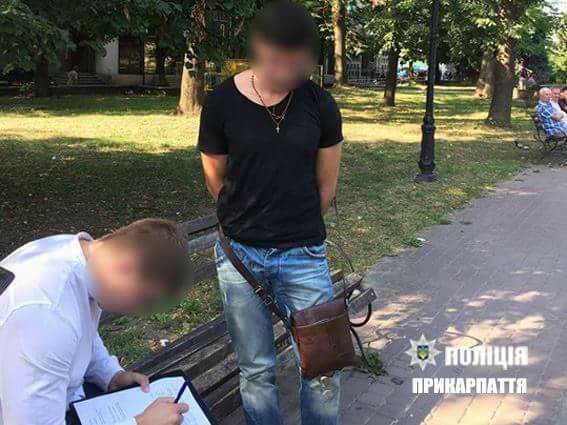 У Франківську затримали групу осіб, які незаконно переправляли прикарпатців за кордон (ФОТО)