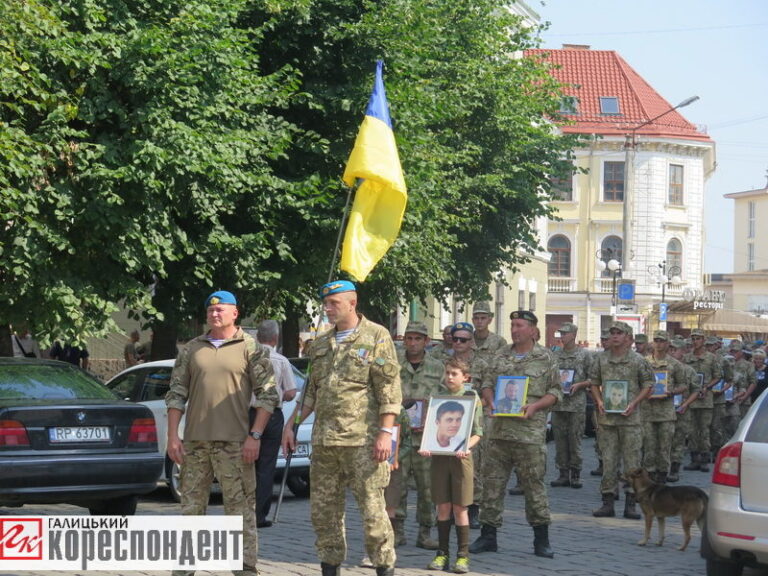 У Франківську вшанували бійців, які загинули в “Іловайському котлі” (ФОТО, ВІДЕО)