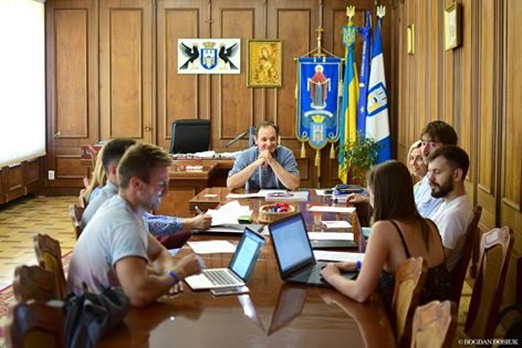 Мер Франківська та активісти мізкували над розвитком кіноіндустрії у місті